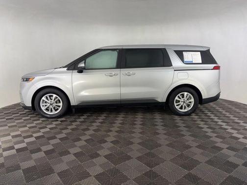 2023 Kia Carnival LX