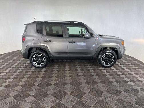 Granite Crystal Metallic Clearcoat 2016 Jeep Renegade Trailhawk