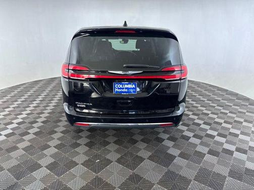 Diamond Black Crystal Pearlcoat 2024 Chrysler Pacifica Touring L