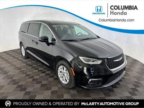 Diamond Black Crystal Pearlcoat 2024 Chrysler Pacifica Touring L