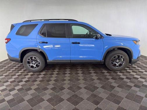 Diffused Sky Pearl 2025 Honda Pilot TrailSport