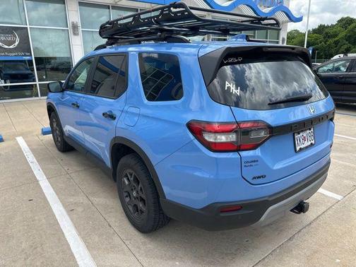 Diffused Sky Pearl 2025 Honda Pilot TrailSport