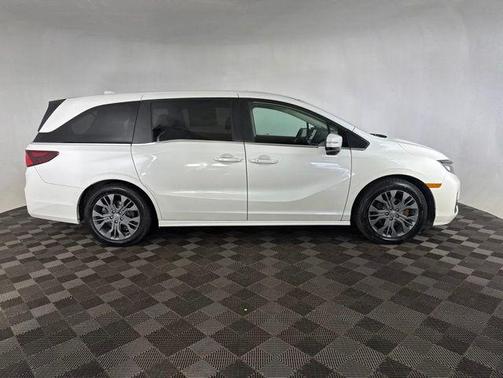 Platinum White Pearl 2025 Honda Odyssey Touring