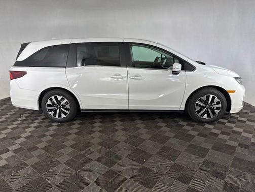 Platinum White Pearl 2026 Honda Odyssey EX-L