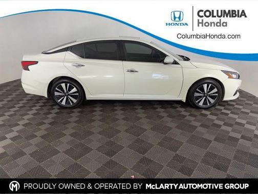 Pearl White Tricoat 2021 Nissan Altima 2.5 SL