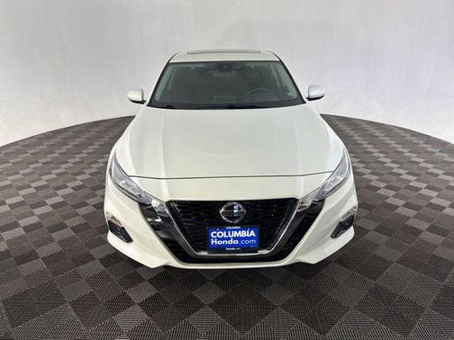 Pearl White Tricoat 2021 Nissan Altima 2.5 SL