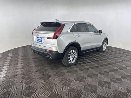 Radiant Silver Metallic 2021 Cadillac XT4 Luxury