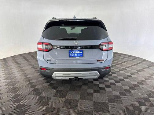 Sonic Gray Pearl 2025 Honda Pilot TrailSport