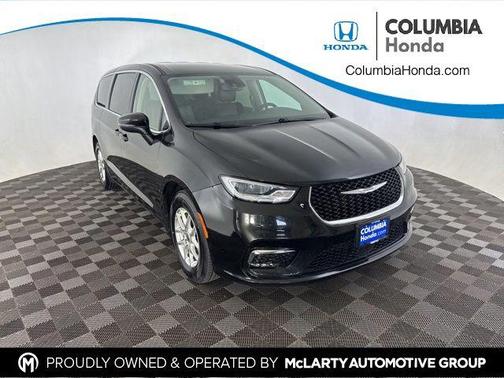 Brilliant Black Crystal Pearlcoat 2023 Chrysler Pacifica Touring L