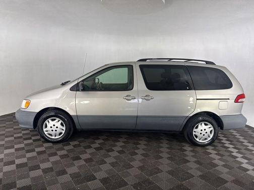 2003 Toyota Sienna CE