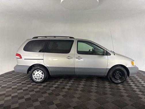 2003 Toyota Sienna CE