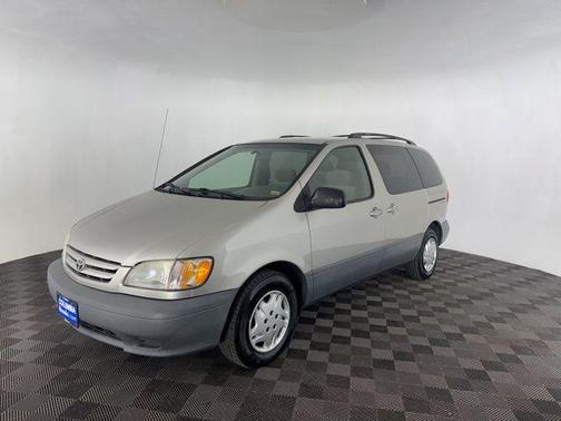 2003 Toyota Sienna CE