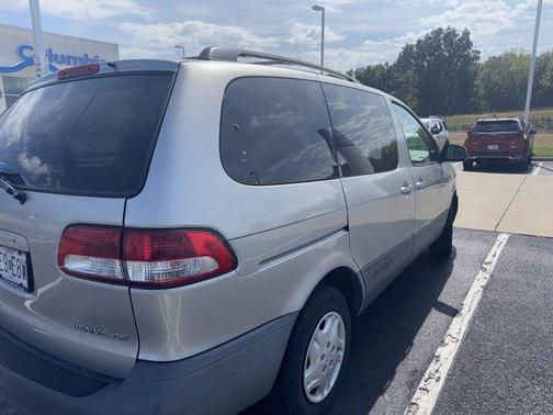 2003 Toyota Sienna CE