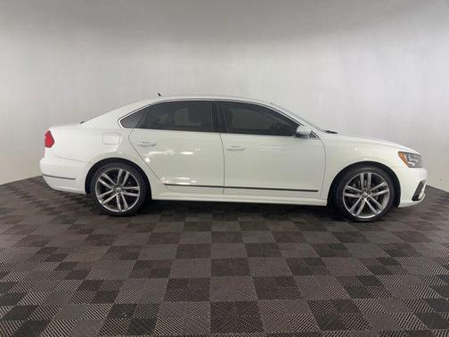 2016 Volkswagen Passat 1.8T R-Line