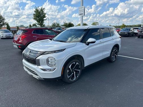 White Diamond 2024 Mitsubishi Outlander SE S-AWC