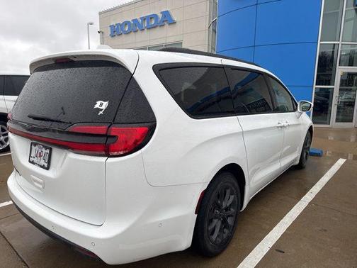 2021 Chrysler Pacifica Touring L