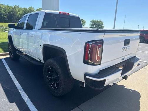 Summit White 2018 GMC Sierra 1500 SLT
