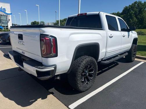 Summit White 2018 GMC Sierra 1500 SLT
