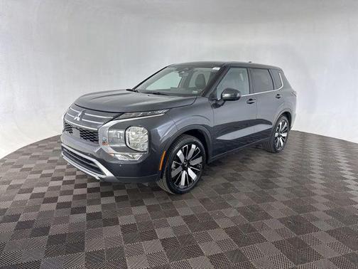 Gray 2025 Mitsubishi Outlander SE S-AWC