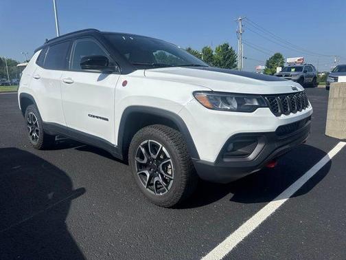 Bright White Clearcoat 2025 Jeep Compass Trailhawk