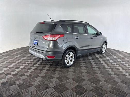 Ruby Red Metallic Tinted Clearcoat 2015 Ford Escape SE