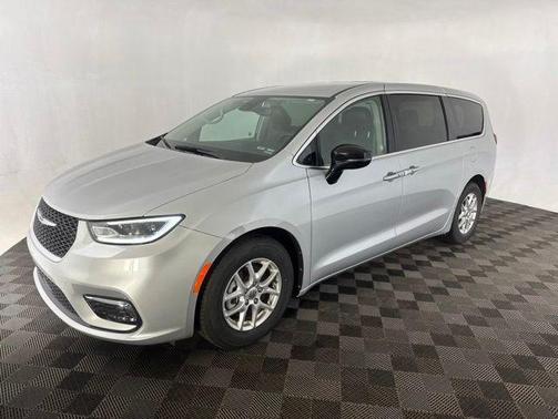 Silver Mist Clearcoat 2024 Chrysler Pacifica Touring L