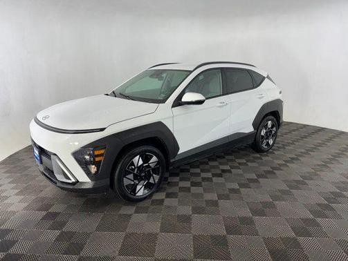 Atlas White 2025 Hyundai KONA SEL