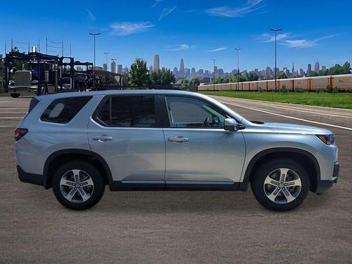 Solar Silver Metallic 2026 Honda Pilot EX-L