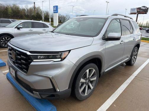 Lunar Silver Metallic 2023 Honda Pilot Touring 8-Passenger