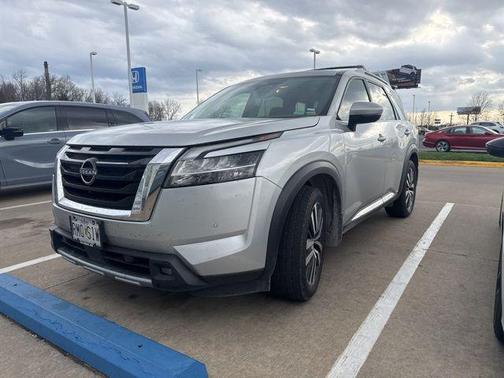 2022 Nissan Pathfinder Platinum 4WD