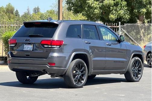 2018 Jeep Grand Cherokee LAREDO