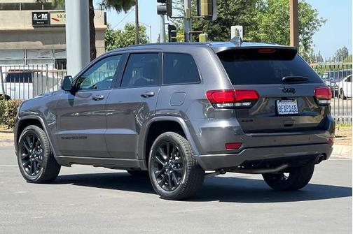 2018 Jeep Grand Cherokee LAREDO