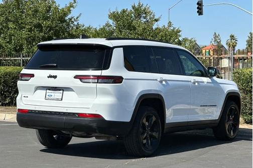 2023 Jeep Grand Cherokee LAREDO