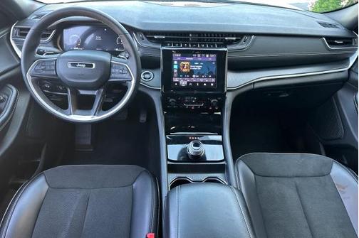 2023 Jeep Grand Cherokee LAREDO