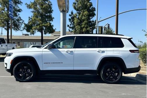 2023 Jeep Grand Cherokee LAREDO