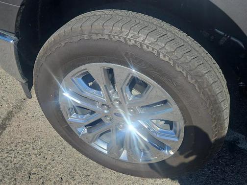 CARBONIZED GRAY METALLIC 2025 Ford F-150 LARIAT