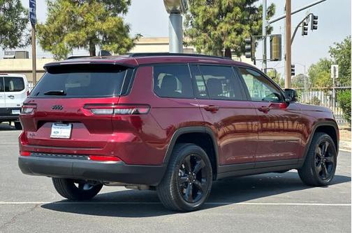 2023 Jeep Grand Cherokee LAREDO