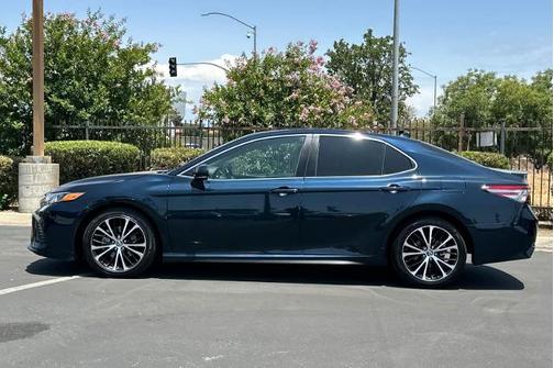 2019 Toyota Camry SE
