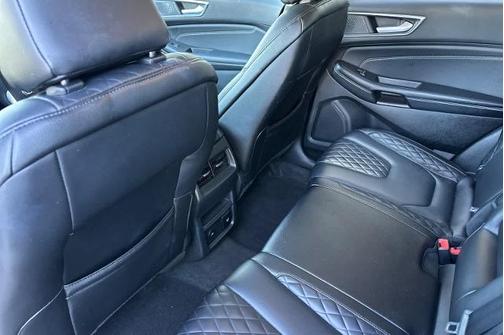 ICONIC SILVER 2024 Ford Edge TITANIUM