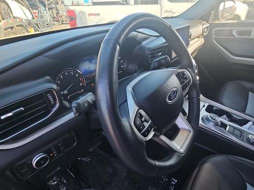 AGATE BLACK METALLIC 2022 Ford Explorer XLT