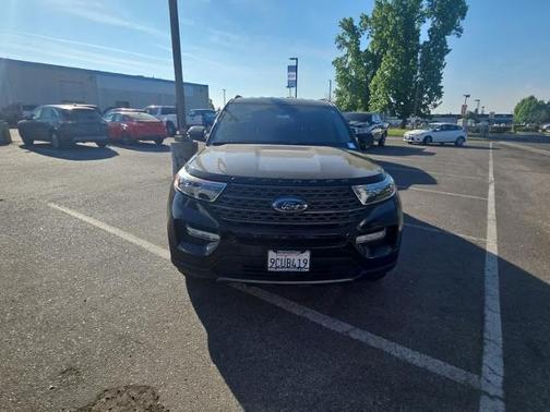 AGATE BLACK METALLIC 2022 Ford Explorer XLT