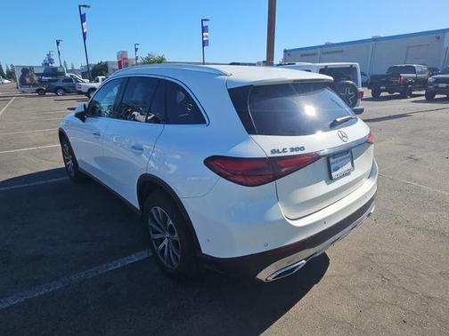 Polar White 2024 Mercedes-Benz GLC 300 BASE
