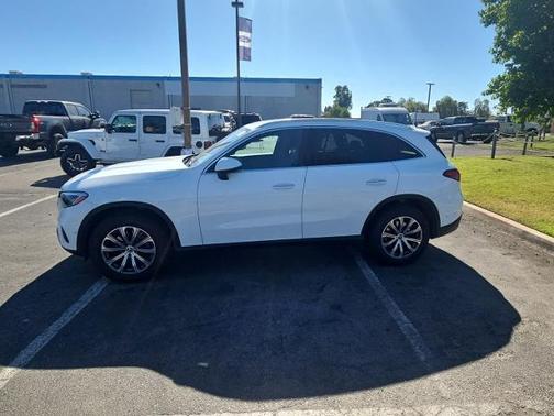 Polar White 2024 Mercedes-Benz GLC 300 BASE