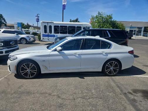 Mineral White Metallic 2023 BMW 530e 530E XDRIVE