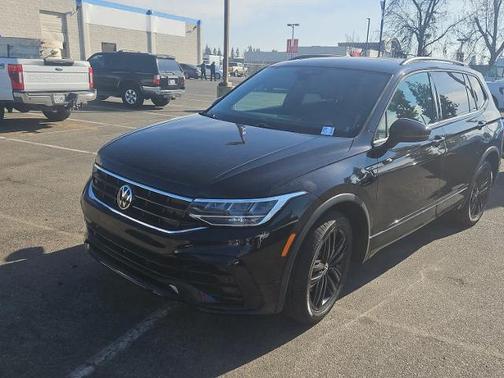 2022 Volkswagen Tiguan 2.0T SE R-LINE BLACK