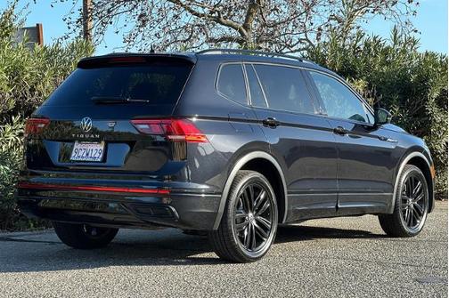2022 Volkswagen Tiguan 2.0T SE R-LINE BLACK
