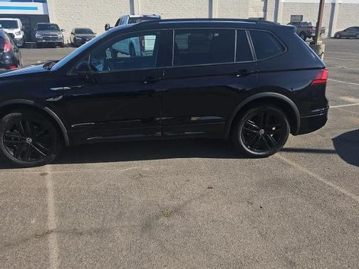 2022 Volkswagen Tiguan 2.0T SE R-LINE BLACK