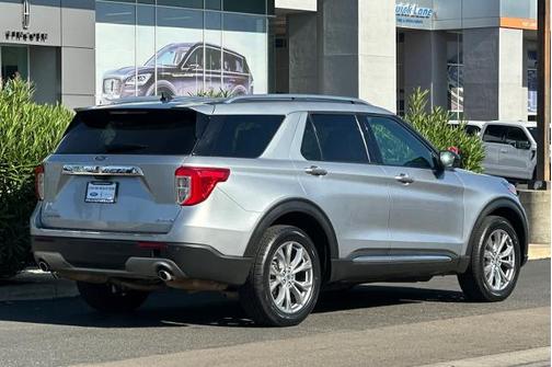 ICONIC SILVER METALLIC 2023 Ford Explorer LIMITED