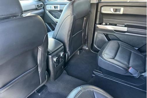 ICONIC SILVER METALLIC 2023 Ford Explorer LIMITED