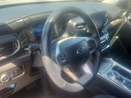 ICONIC SILVER METALLIC 2023 Ford Explorer LIMITED